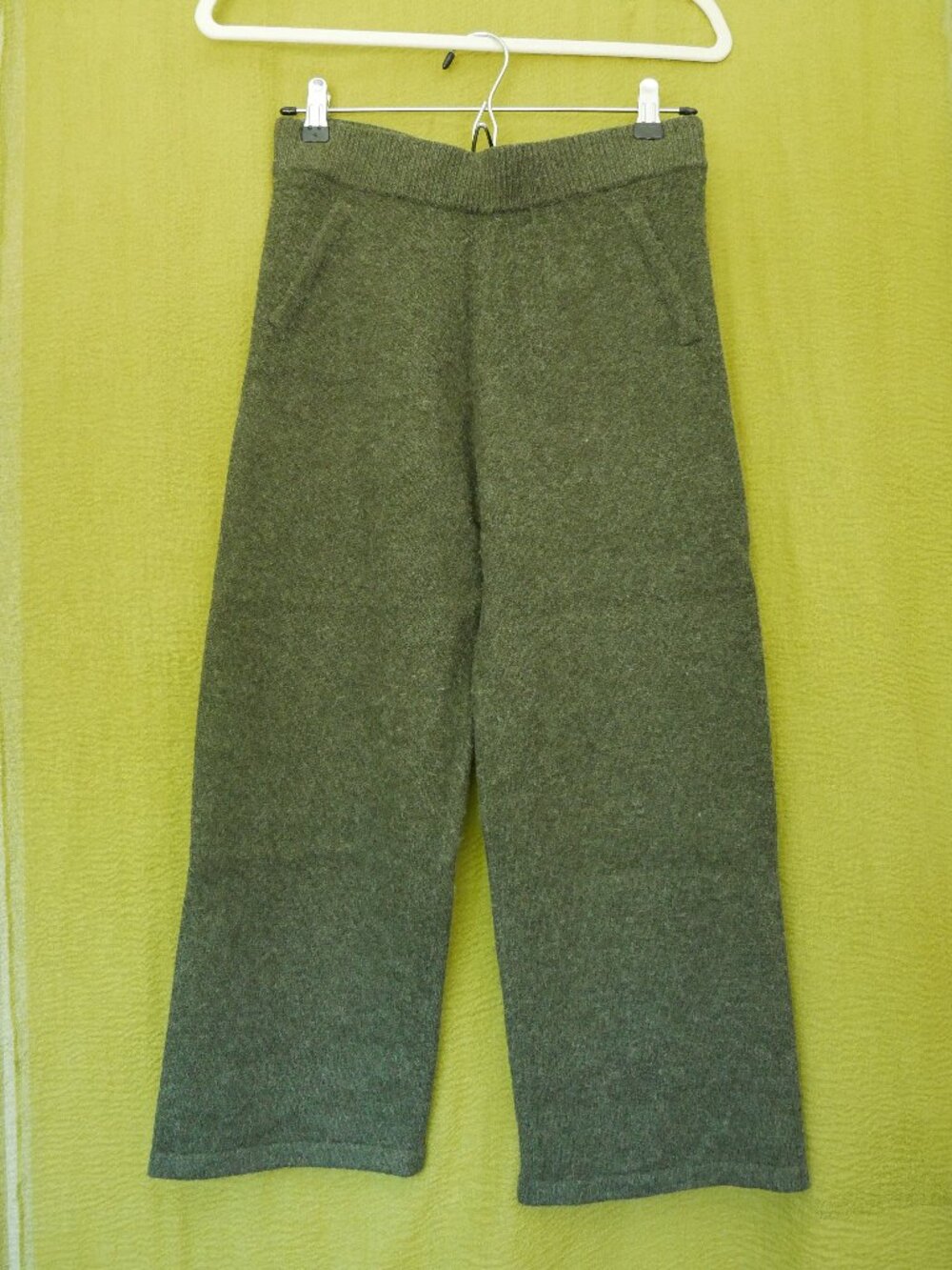 Heartloom Knit Green Capri Pants, size S